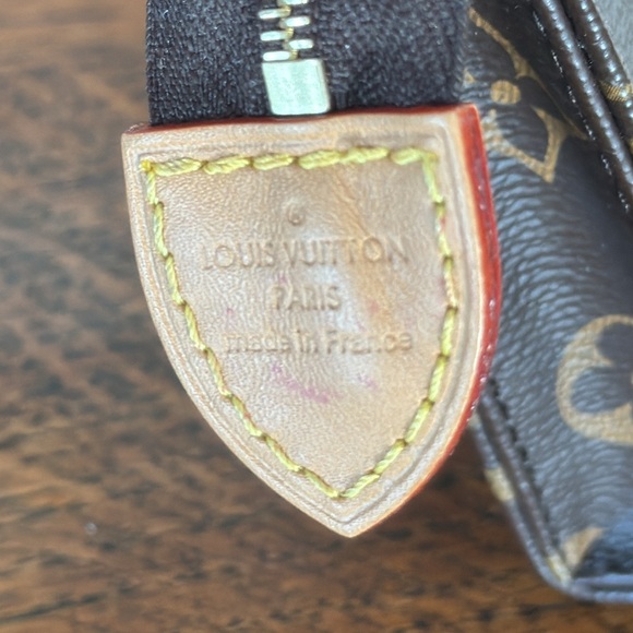 Authentic Monogram Toiletry Pouch on chain insert. Microchipped! Toiletry 15 - Picture 3 of 17